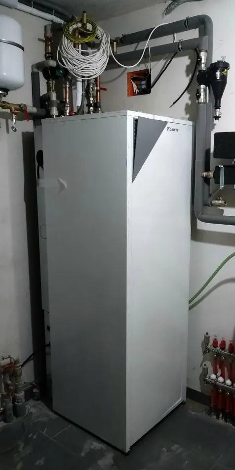 Tepelné čerpadlo vzduch voda Daikin Altherma LT 8kW s chladením rod. dom Plevník-Drienové