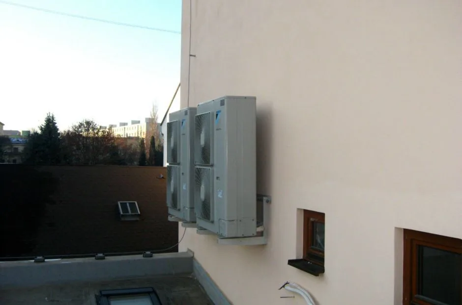 2x Tepelné čerpadlo vzduch voda Daikin Altherma LT 16kW s chladením obchodné priestory Lučenec