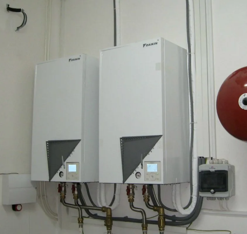 2x Tepelné čerpadlo vzduch voda Daikin Altherma LT 16kW s chladením obchodné priestory Lučenec