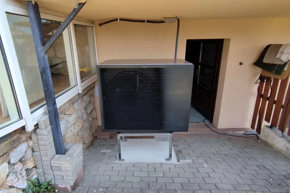 EQUINOX Tepelné čerpadlo vzduch voda Daikin Altherma HT3 vysokoteplotné 18kW rodinný dom Poproč