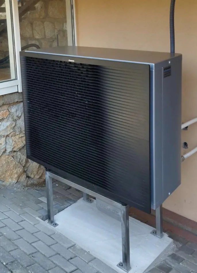 EQUINOX Tepelné čerpadlo vzduch voda Daikin Altherma HT3 vysokoteplotné 18kW rodinný dom Poproč