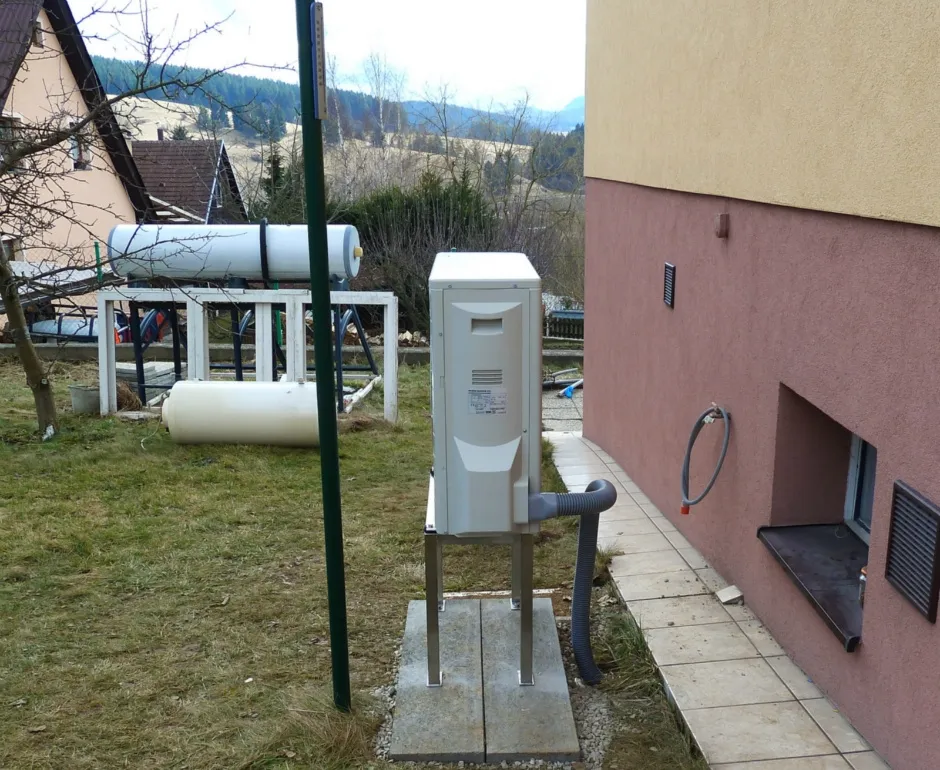 HYBRIDNÉ Tepelné čerpadlo Daikin Altherma HYBRID 8kW-33kW s chladením rod. dom Dolný Kubín