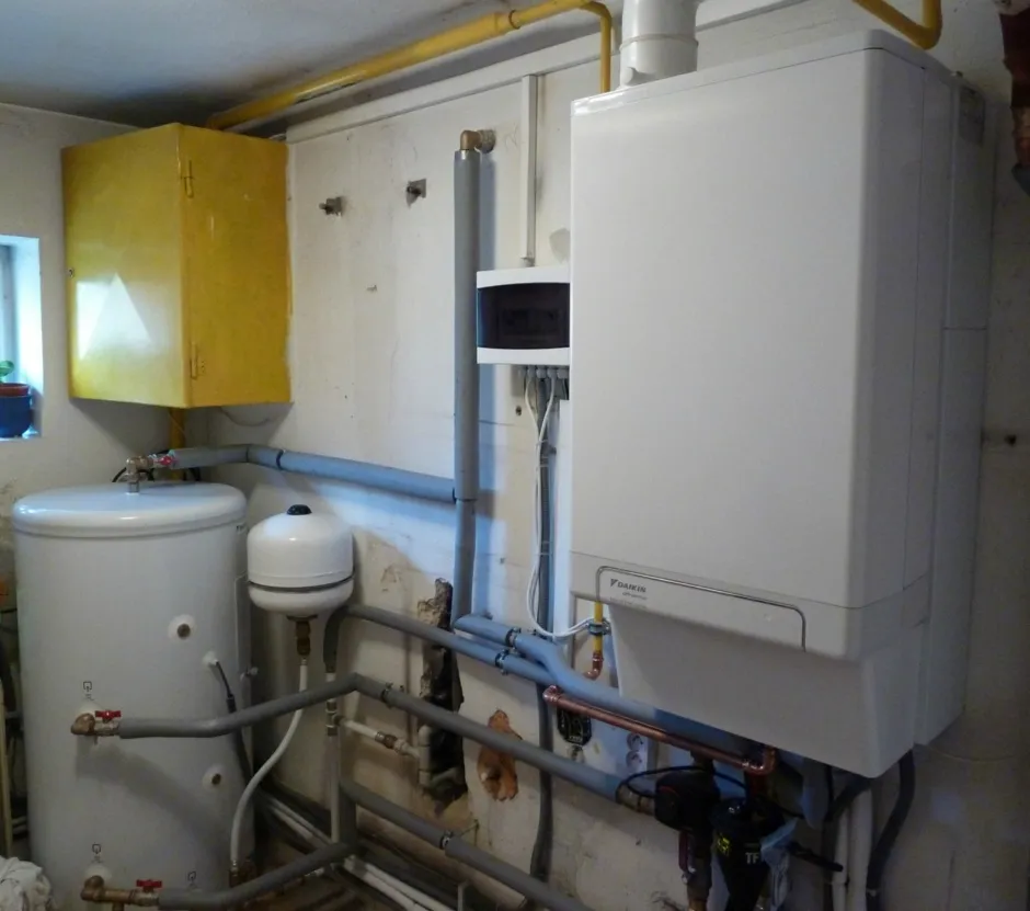 HYBRIDNÉ Tepelné čerpadlo Daikin Altherma HYBRID 8kW-33kW s chladením rod. dom Dolný Kubín