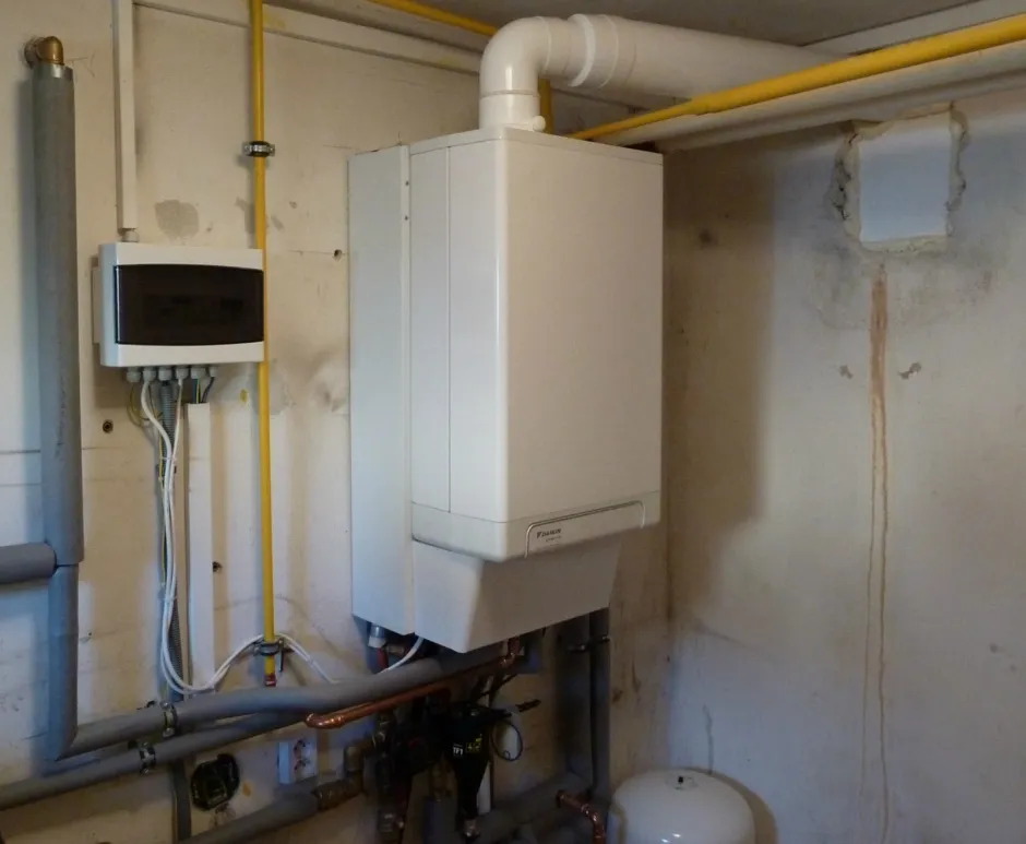 HYBRIDNÉ Tepelné čerpadlo Daikin Altherma HYBRID 8kW-33kW s chladením rod. dom Dolný Kubín