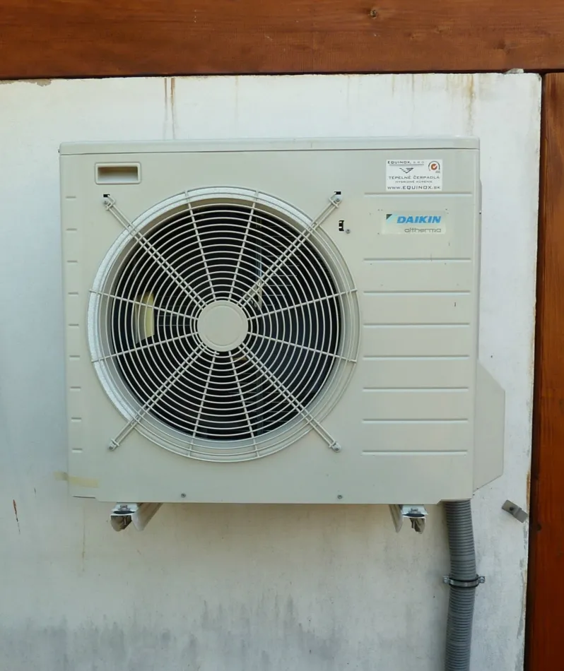 HYBRIDNÉ Tepelné čerpadlo vzduch voda Daikin Altherma 8kW - 33kW RD Krásnohorské Podhradie