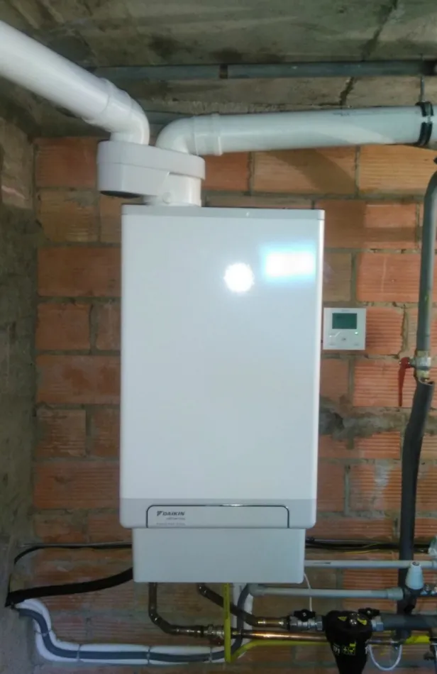 HYBRIDNÉ Tepelné čerpadlo vzduch voda Daikin Altherma HYBRID 8kW - 33kW rod. dom Petrovice