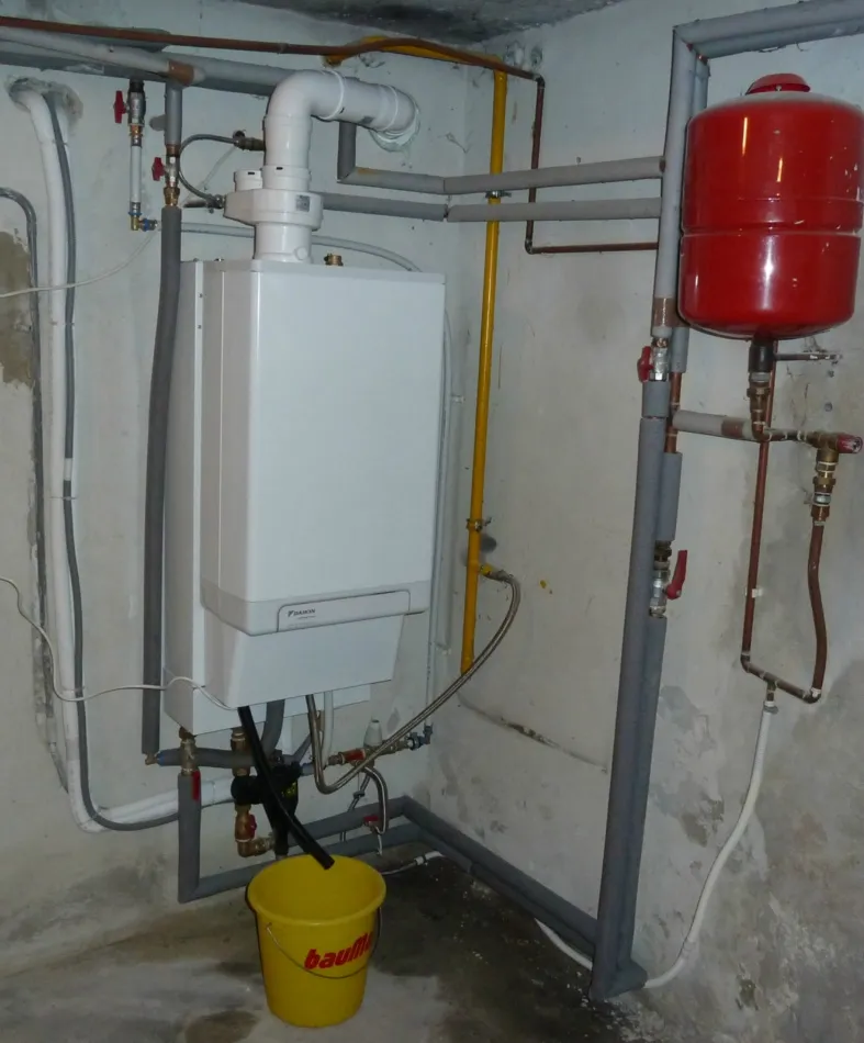 HYBRIDNE Tepelné čerpadlo vzduch voda Daikin Altherma Hybrid 8kW - 33kW rodinný dom Bratislava