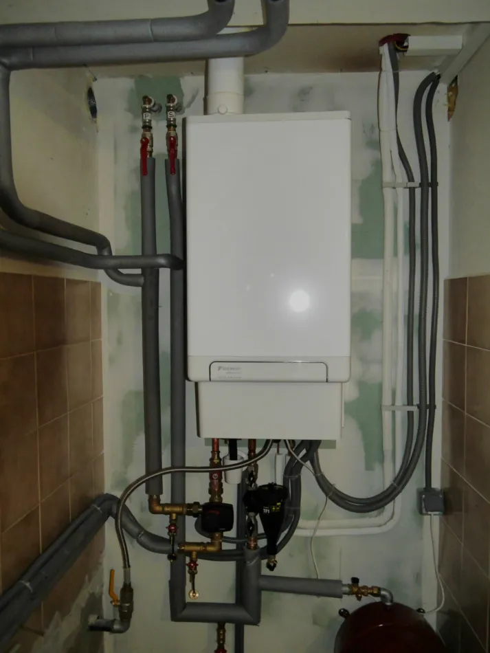 HYBRIDNÉ Tepelné čerpadlo vzduch voda Daikin Altherma HYBRID 8kW - 33kW rodinný dom Sliač