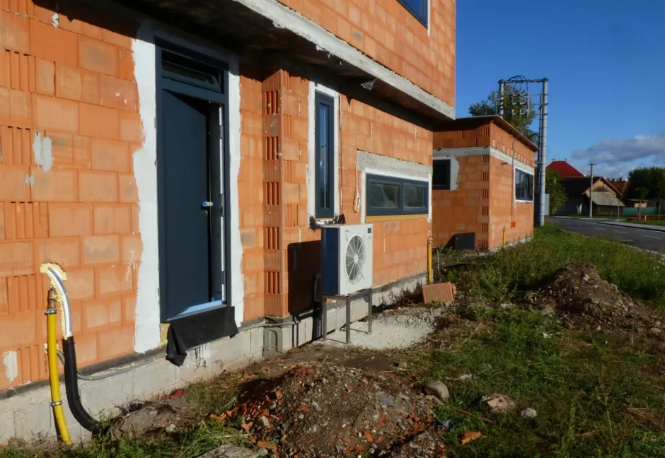 HYBRIDNÉ Tepelné čerpadlo vzduch voda Daikin Altherma HYBRID 8kW-33kW s chladením RD Sliač