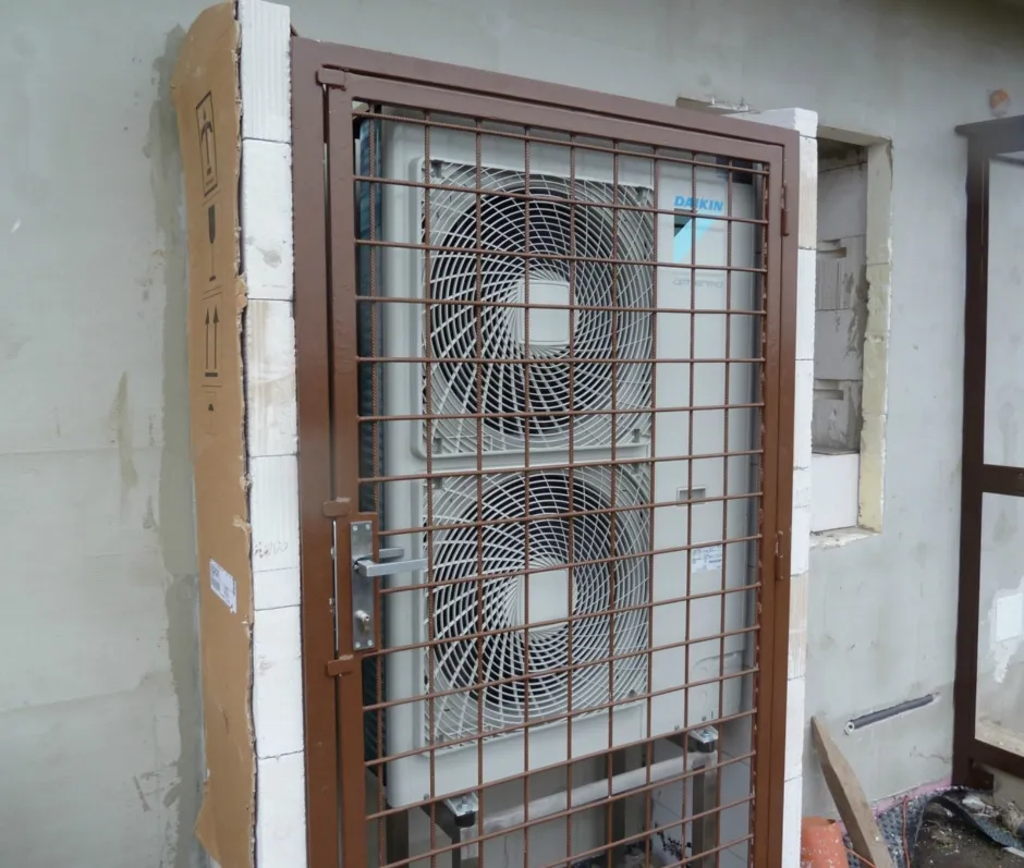 Tepelné čerpadlo vzduch voda Daikin Altherma LT 11kW s chladením fan coil rodinný dom Biely Kostol