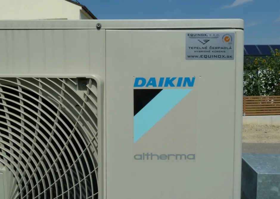 Tepelné čerpadlo vzduch voda Daikin Altherma LT 11kW s chladením rodinný dom Hainburg an der Donau