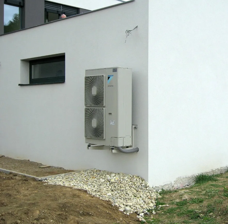 Tepelné čerpadlo vzduch voda Daikin Altherma LT 16kW s chladením fan coil nástenný rodinný dom Trenčín