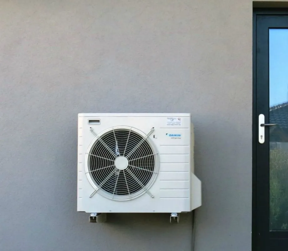 Tepelné čerpadlo vzduch voda Daikin Altherma LT 6kW s chladením fan coil kazetový rodinný dom Hainburg