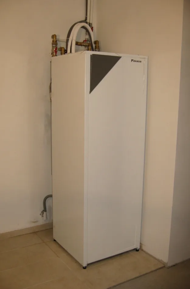 Tepelné čerpadlo vzduch voda Daikin Altherma LT 8kW s chladením fan coil nástenný rodinný dom Rovinka