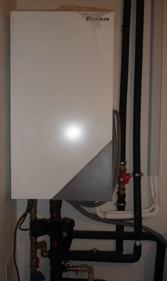 Tepelné čerpadlo vzduch voda Daikin Altherma LT 8kW s chladením konvektor tepelného čerpadla rodinný dom Košice