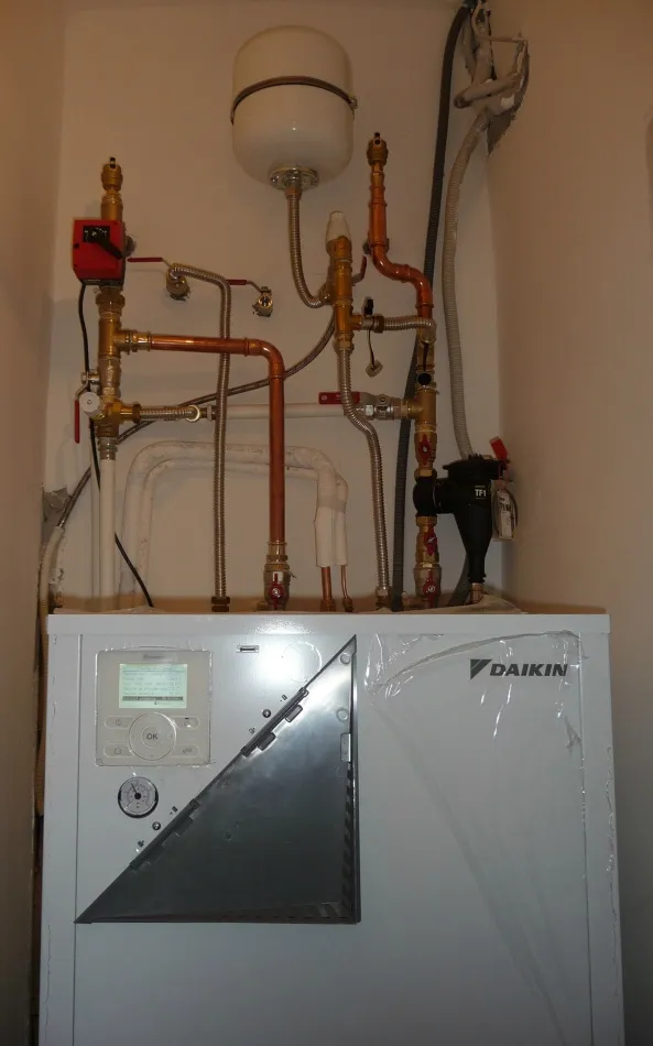 Tepelné čerpadlo Daikin Altherma LT 8kW s chladením rodinný dom Slovenský Grob