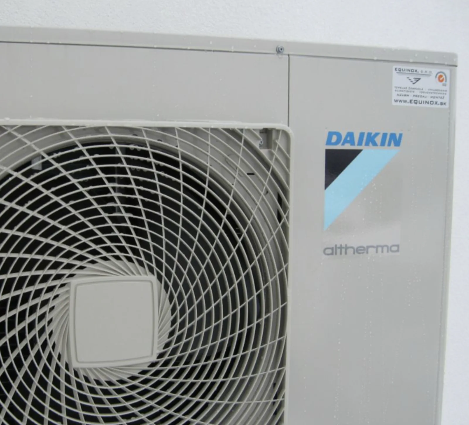 Inštalácia tepelného čerpadla Daikin Altherma LT 14 kW – Administratívna budova, Sliač