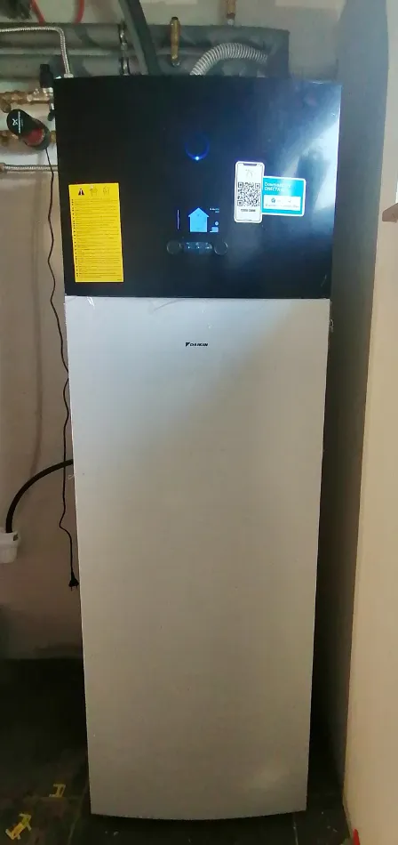 Tepelné čerpadlo vzduch voda Daikin Altherma 3 11kW s chladením rodinný dom Hervatov