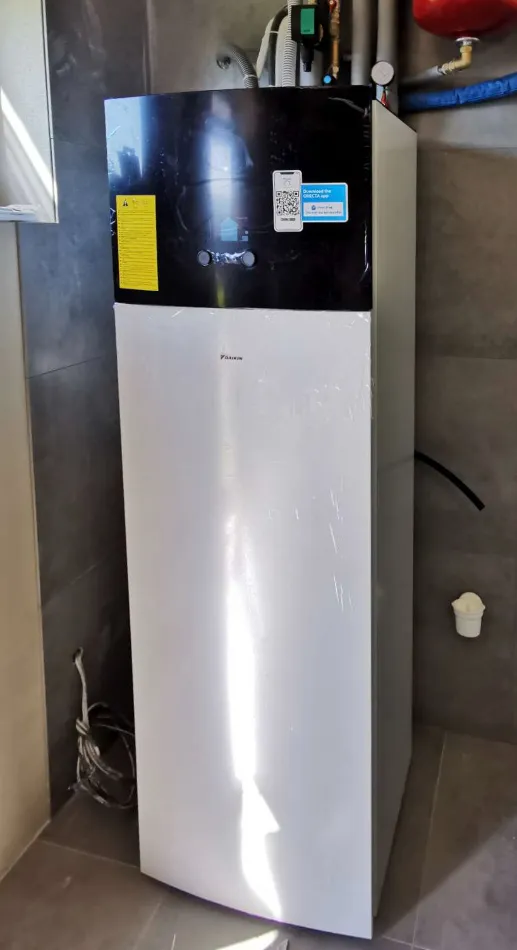 Tepelné čerpadlo vzduch voda Daikin Altherma 3 11kW s chladením rodinný dom Lokca