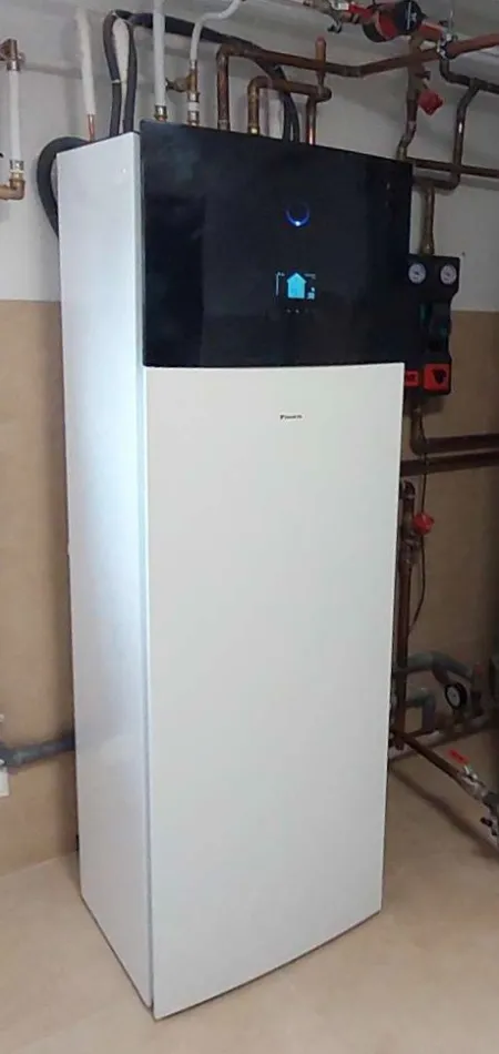 Tepelné čerpadlo vzduch voda Daikin Altherma 3 14kW rodinný dom Beňadovo