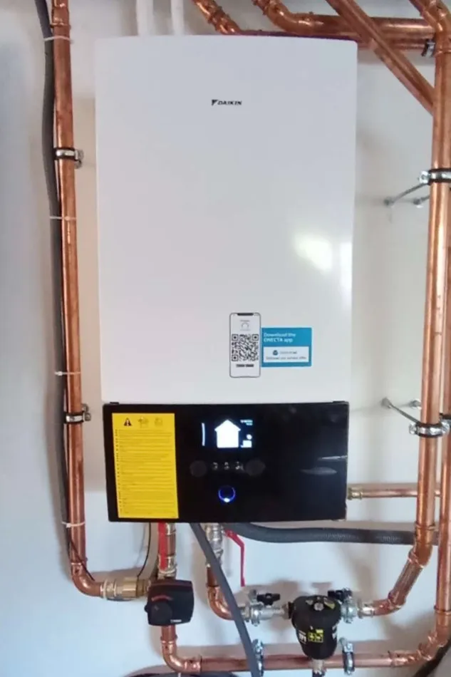 Tepelné čerpadlo vzduch voda Daikin Altherma 3 14kW s chladením rodinný dom Badín
