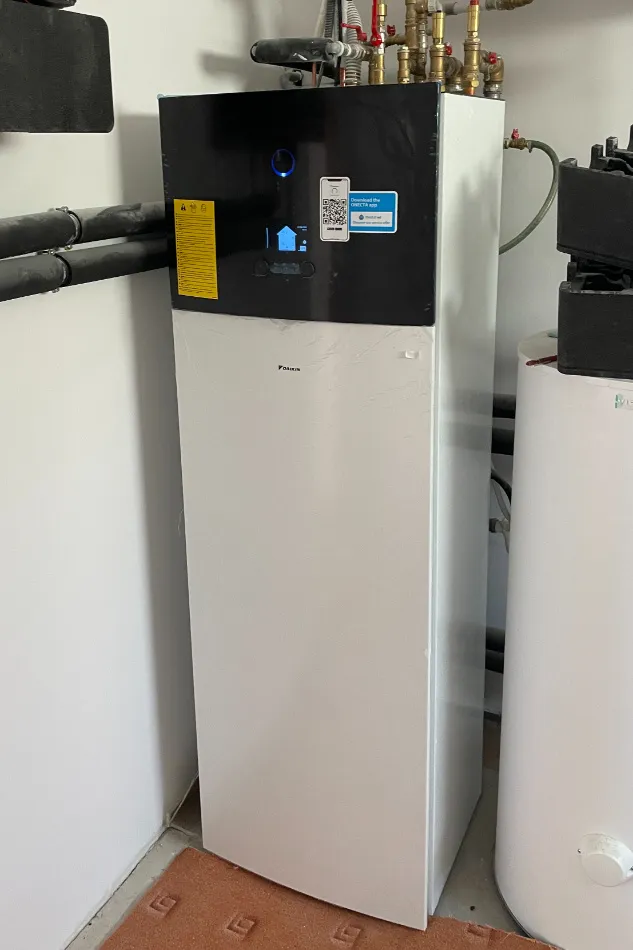 Tepelné čerpadlo vzduch voda Daikin Altherma 3 16kW s chladením rodinný dom Brezno