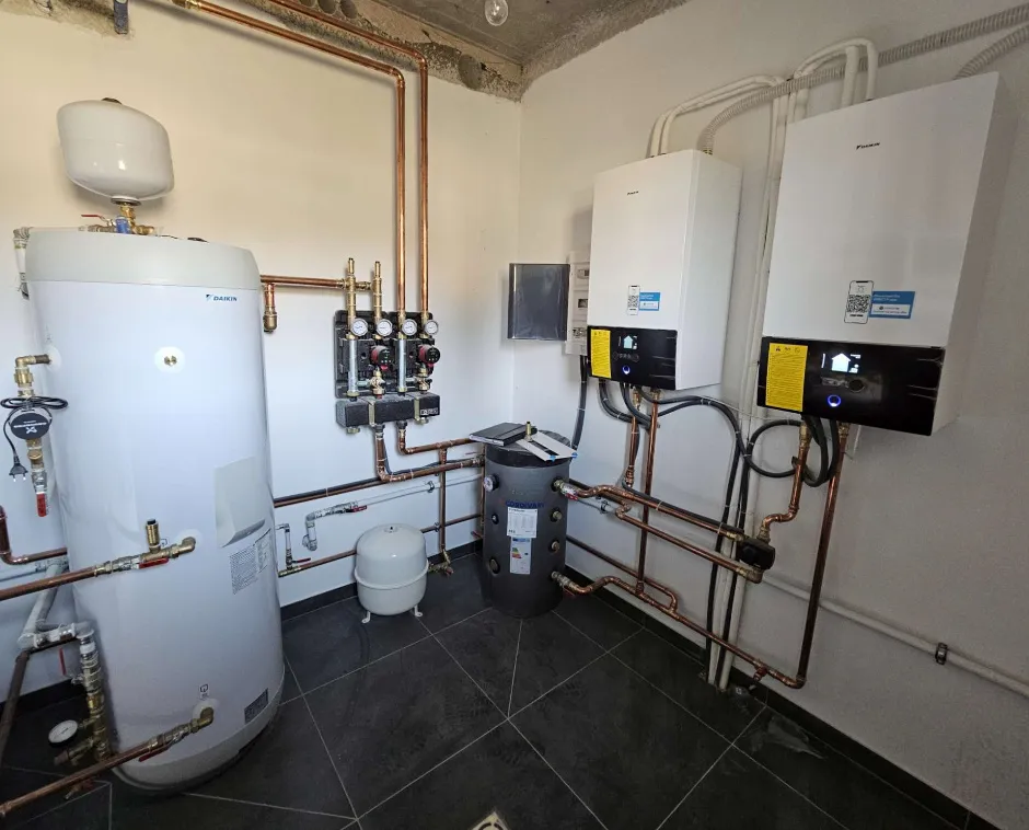 Tepelné čerpadlo vzduch voda Daikin Altherma 3 2x 14kW s chladením rodinný dom Hriňová