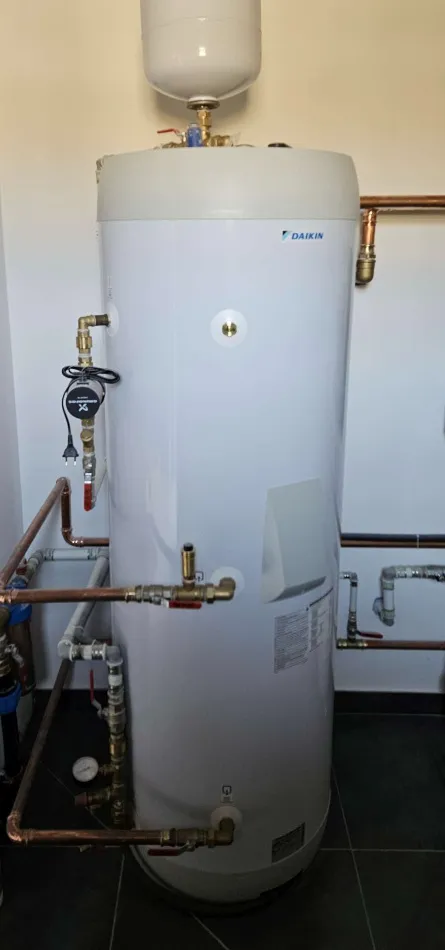 Tepelné čerpadlo vzduch voda Daikin Altherma 3 2x 14kW s chladením rodinný dom Hriňová