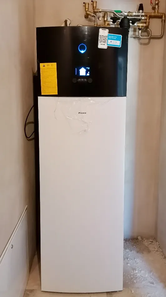 Tepelné čerpadlo vzduch voda Daikin Altherma 3 4kW s chladením rodinný dom Ruskovce