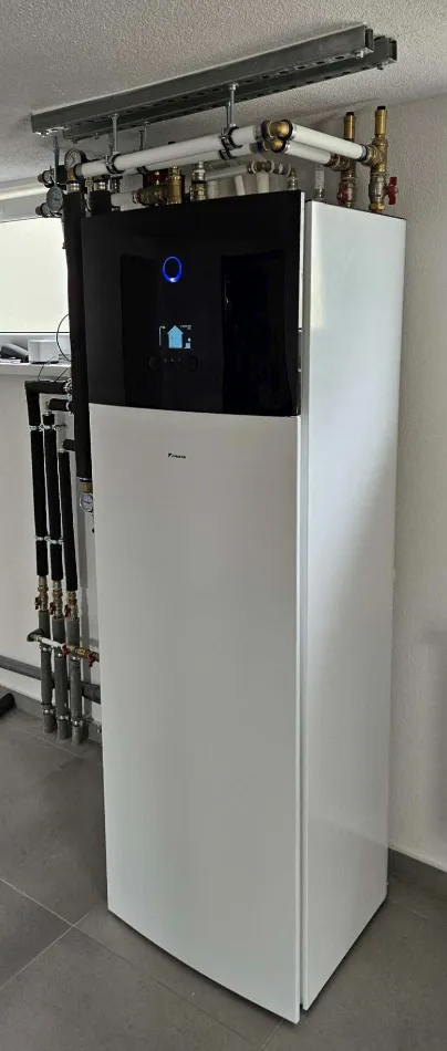 Tepelné čerpadlo vzduch voda Daikin Altherma 3 6kW dvojzónové (Bi-zone) rod. dom Čereňany