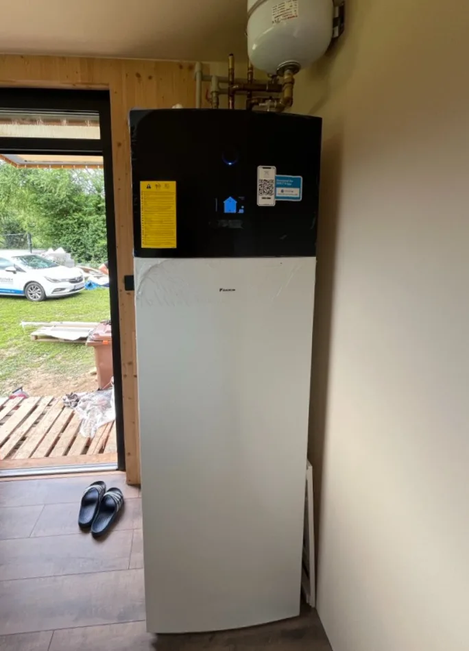 Tepelné čerpadlo vzduch voda Daikin Altherma 3 6kW rodinný dom Hatné