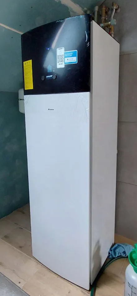 Tepelné čerpadlo vzduch voda Daikin Altherma 3 6kW s chladením rod. dom Kysucké Nové Mesto