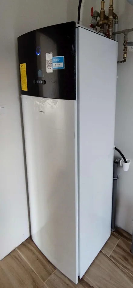 Tepelné čerpadlo vzduch voda Daikin Altherma 3 6kW s chladením rod. dom Železná Breznica