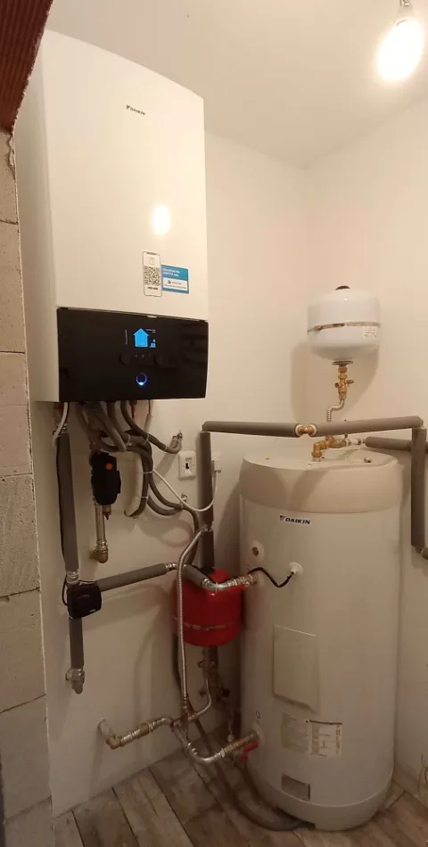 Tepelné čerpadlo vzduch voda Daikin Altherma 3 6kW s chladením rodinný dom Banský Studenec