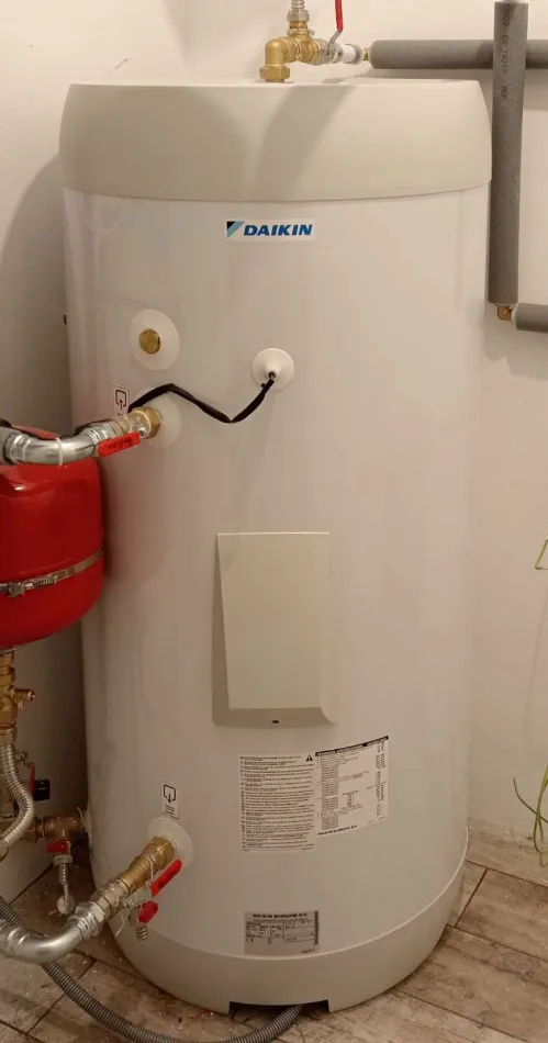 Tepelné čerpadlo vzduch voda Daikin Altherma 3 6kW s chladením rodinný dom Banský Studenec