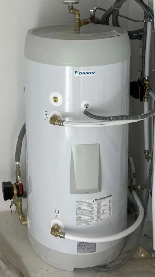 Tepelné čerpadlo vzduch voda Daikin Altherma 3 6kW s chladením rodinný dom Častkov