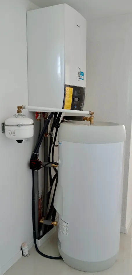Tepelné čerpadlo vzduch voda Daikin Altherma 3 6kW s chladením rodinný dom Loimersdorf