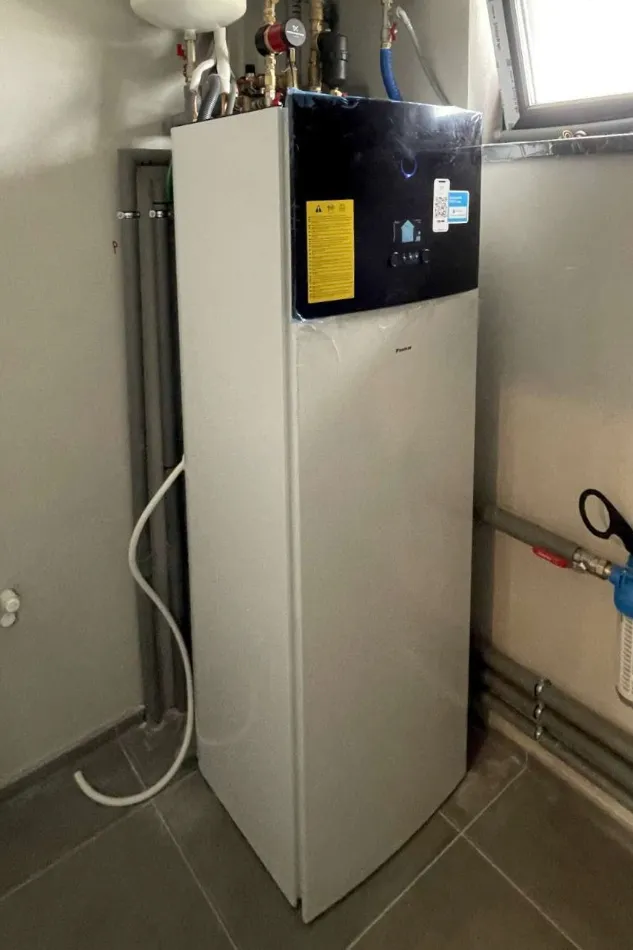 Tepelné čerpadlo vzduch voda Daikin Altherma 3 6kW s chladením rodinný dom Pečeňany
