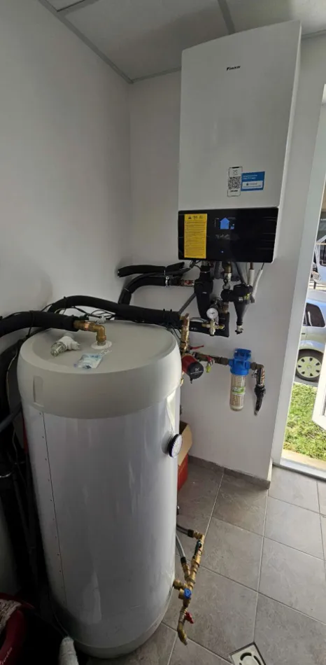 Tepelné čerpadlo vzduch voda Daikin Altherma 3 6kW s chladením rodinný dom Topoľovka