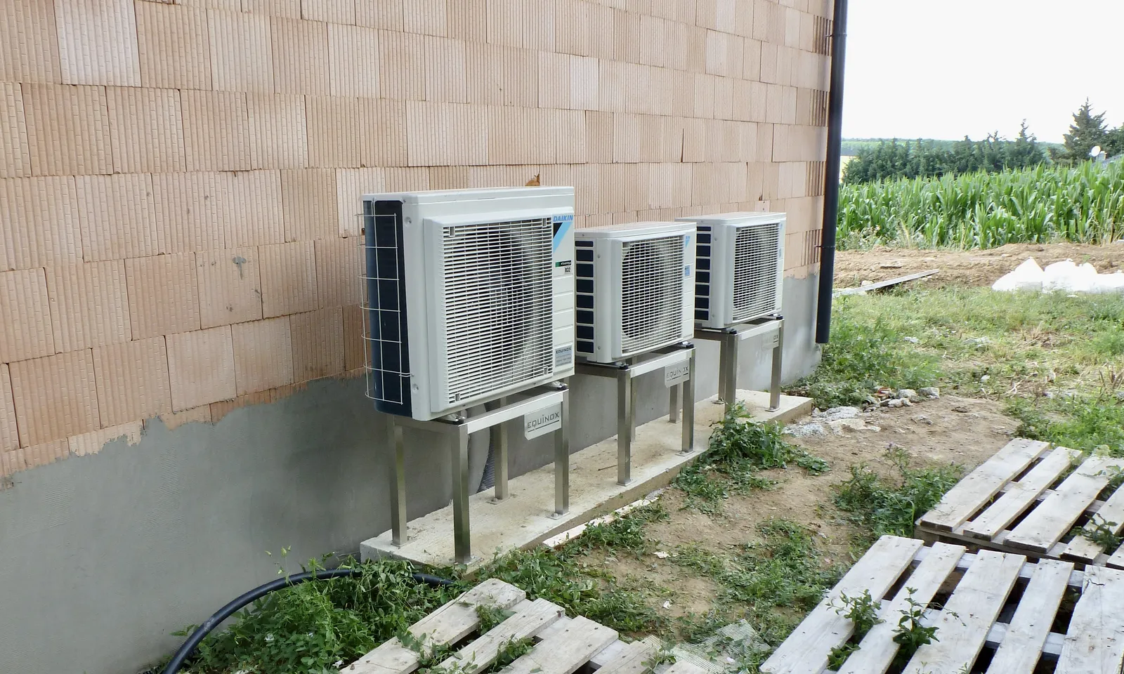 Tepelné čerpadlo vzduch voda Daikin Altherma 3 8kW a klimatizácia rod. dom Párovské Háje