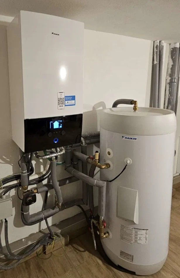 Tepelné čerpadlo vzduch voda Daikin Altherma 3 8kW rodinný dom Bečov