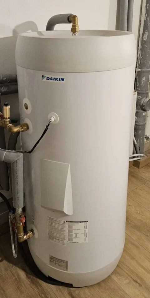 Tepelné čerpadlo vzduch voda Daikin Altherma 3 8kW rodinný dom Bečov