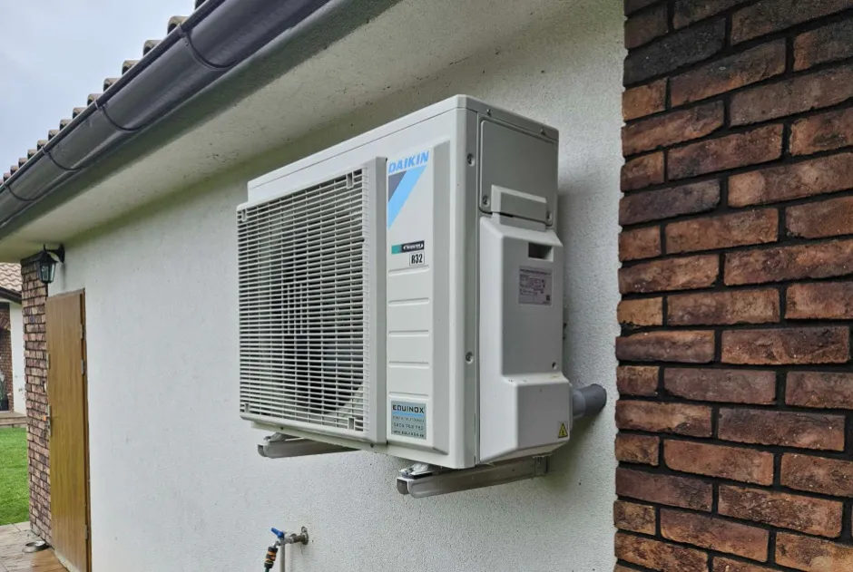 Tepelné čerpadlo vzduch voda Daikin Altherma 3 8kW rodinný dom Hajnačka