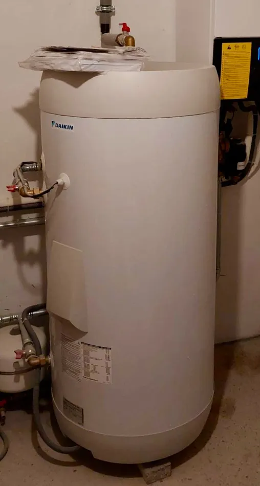Tepelné čerpadlo vzduch voda Daikin Altherma 3 8kW rodinný dom Hrboltová
