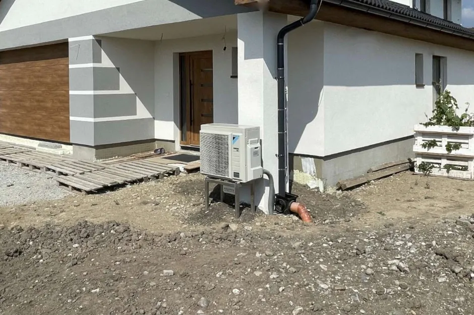 Tepelné čerpadlo vzduch voda Daikin Altherma 3 8kW rodinný dom Hronsek