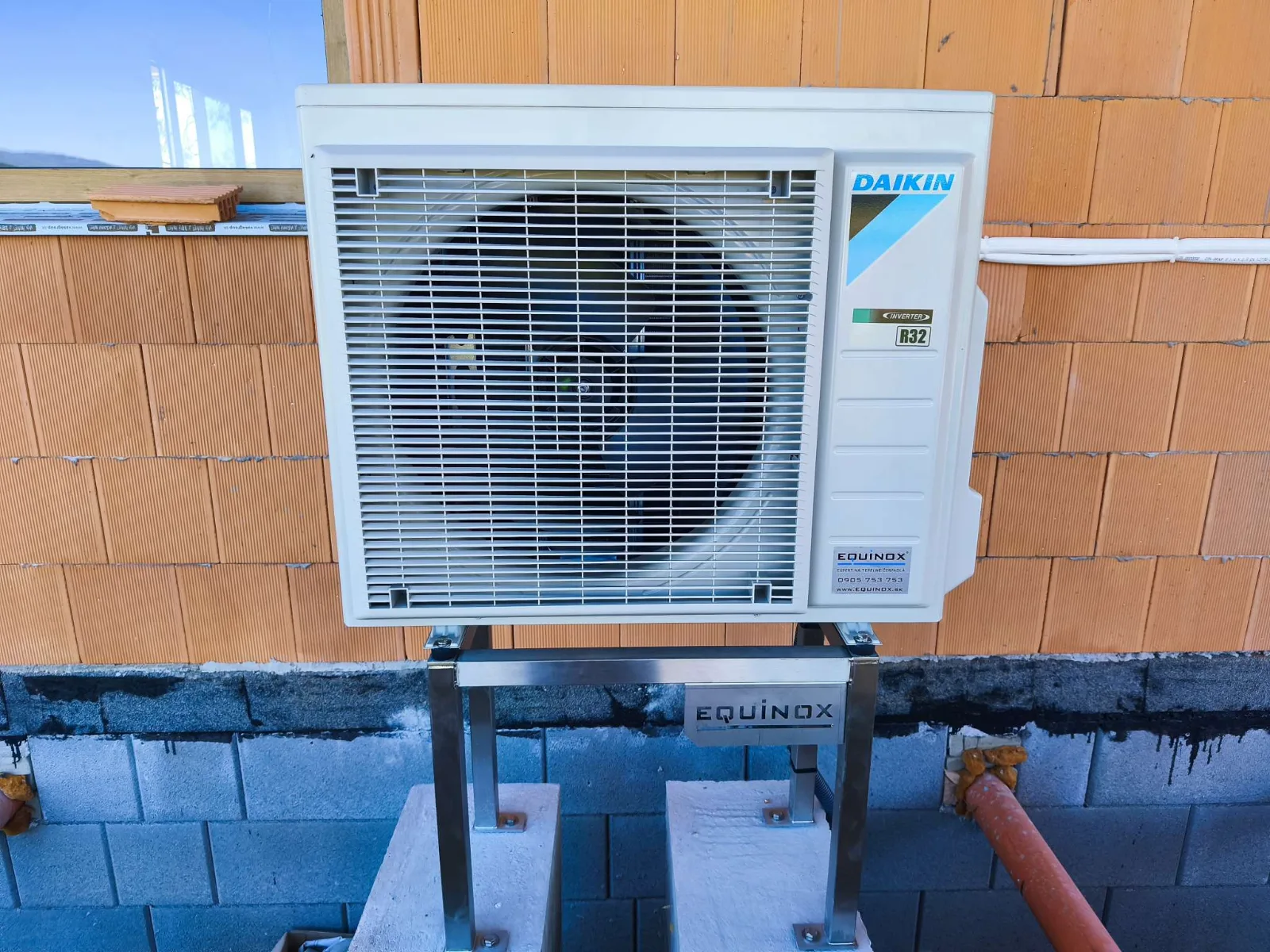 Tepelné čerpadlo vzduch voda Daikin Altherma 3 8kW rodinný dom Kamenné Kostihy