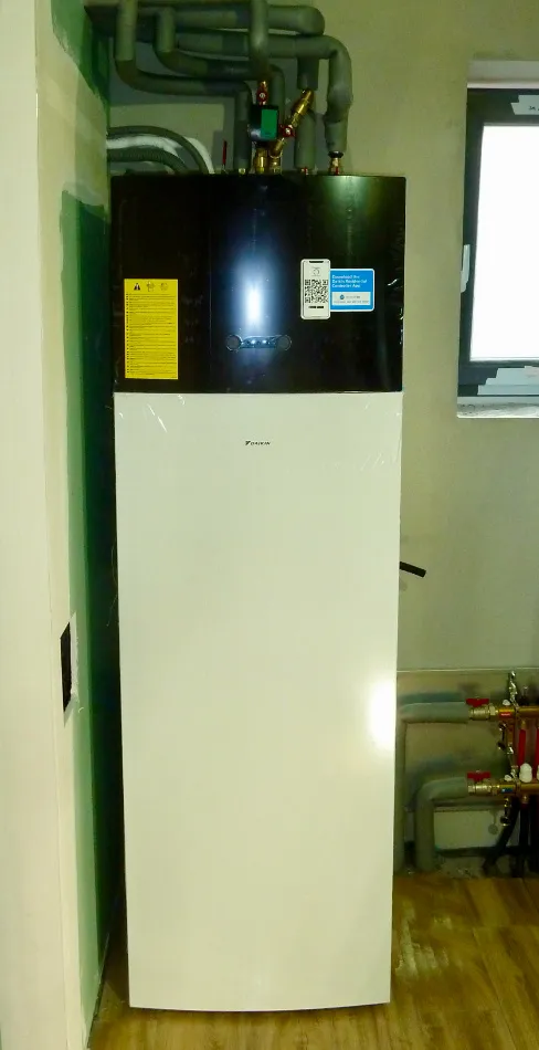 Tepelné čerpadlo vzduch voda Daikin Altherma 3 8kW rodinný dom Laskomer