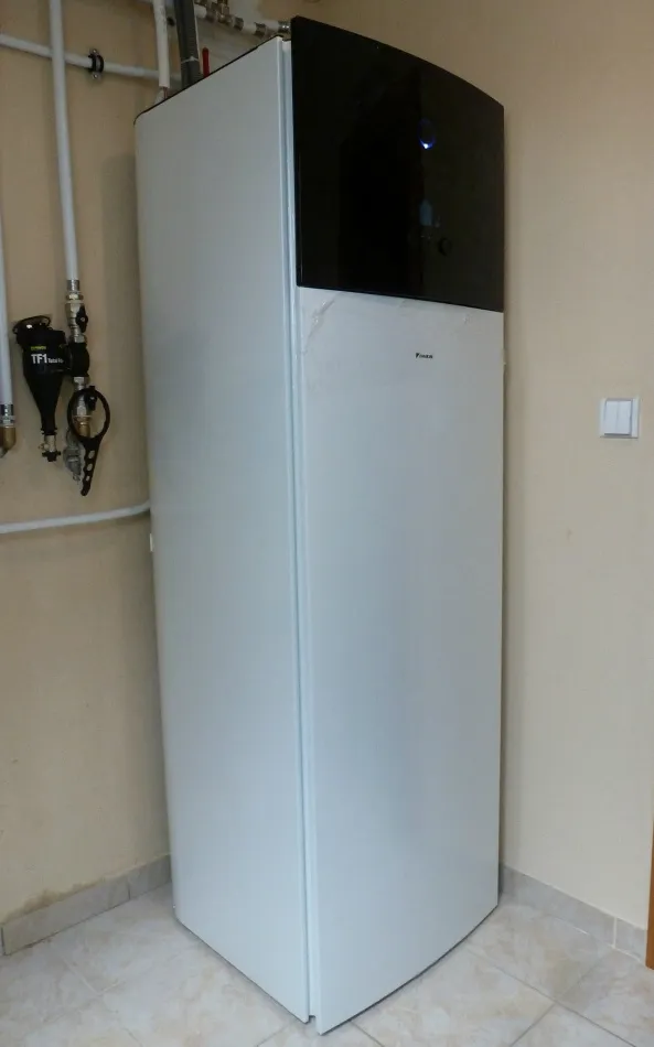 Tepelné čerpadlo vzduch voda Daikin Altherma 3 8kW rodinný dom Lužany pri Topli