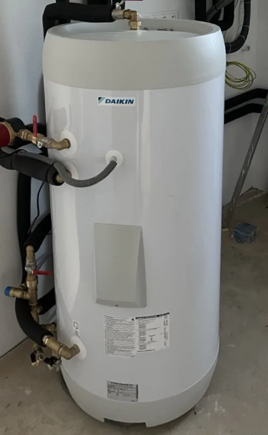 Tepelné čerpadlo vzduch voda Daikin Altherma 3 8kW s chladením rodinný dom Nemšová