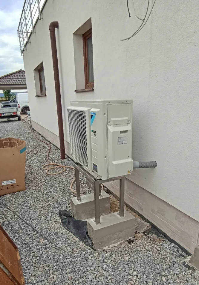Tepelné čerpadlo vzduch voda Daikin Altherma 3 8kW rodinný dom Slovenské Pravno